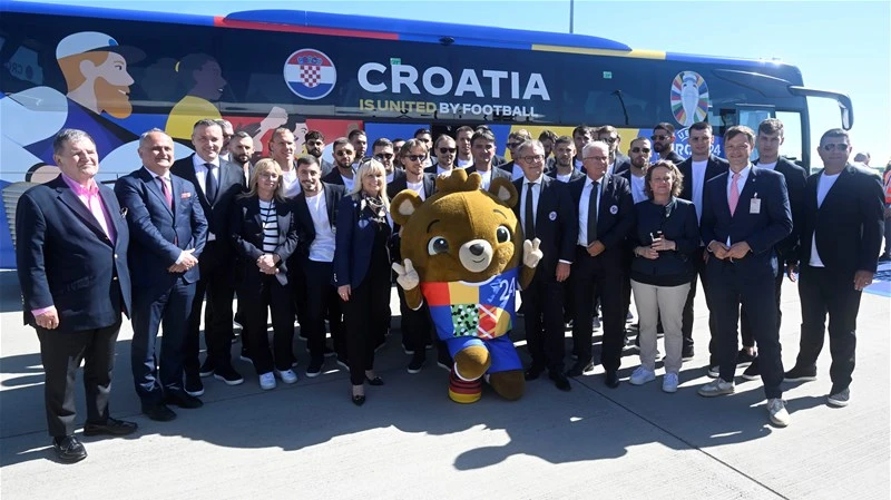 Veliki broj navijača dočekao reprezentaciju Hrvatske