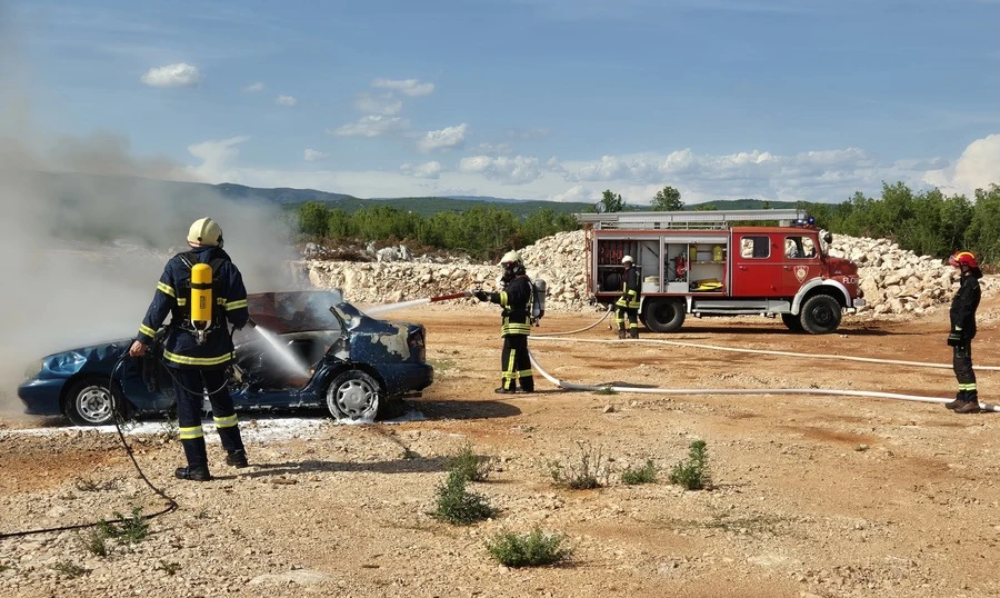 Vatrogasci apeliraju na građane da ne pale vatru na otvorenom bez nadzora