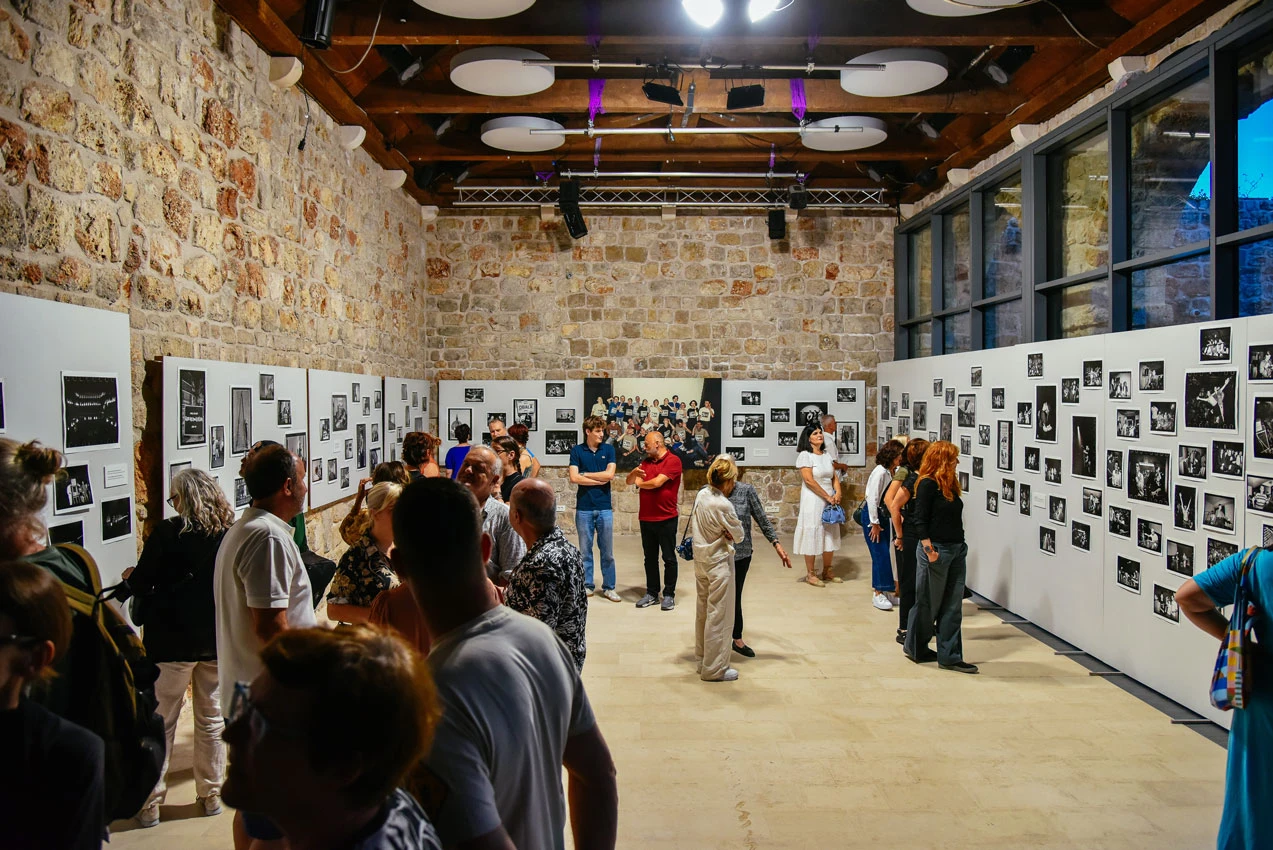 U Dubrovniku otvorena izložba fotografija „Prvo ratno kino Apollo“