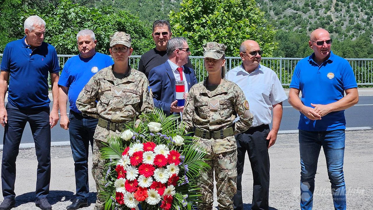 FOTO | 32. obljetnica Lipanjskih zora obilježena u Počitelju polaganjem vijenaca