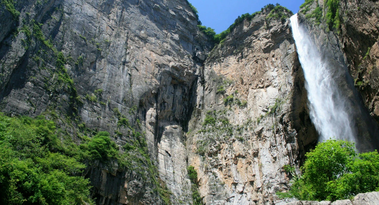 Najviši kineski vodopad napaja se vodovodnom cijevi