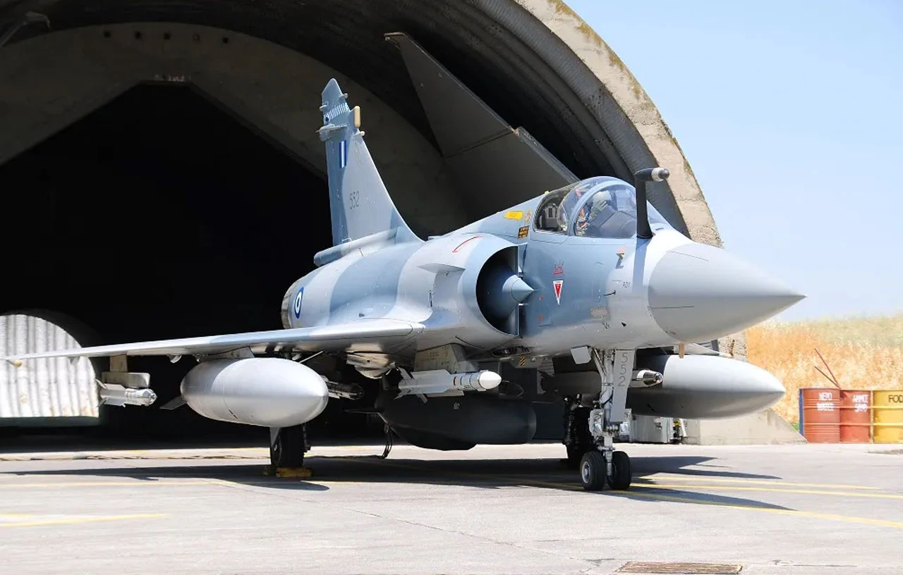 Macron obećao: Isporučit ćemo Ukrajini zrakoplove Mirage 2000-5