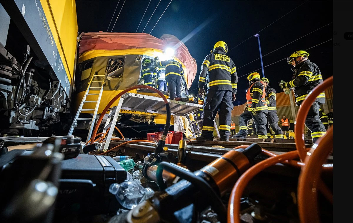 FOTO/ VIDEO | Sudar vlakova u Češkoj: Četvero mrtvih i deseci ozlijeđenih