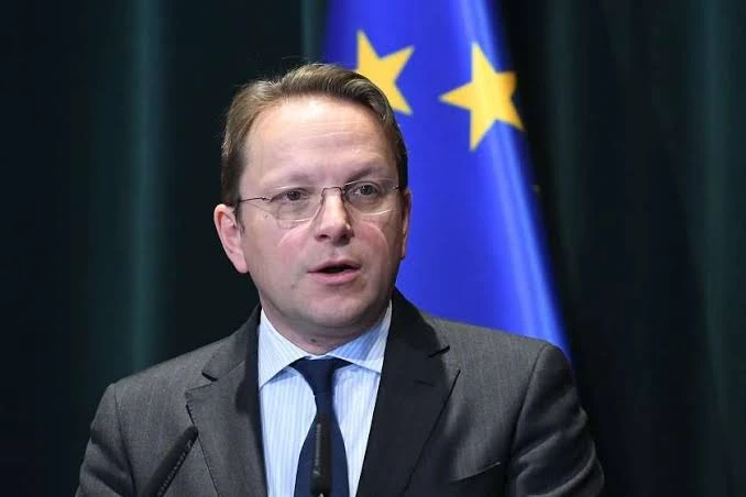 Blokade traju, a Varhelyi uvjerava bh. političare da nastave provoditi reforme