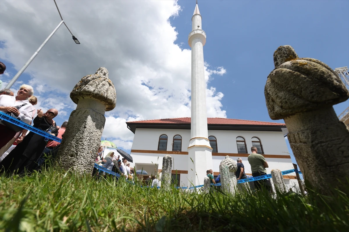 Šesti put sagrađena džamija na istim temeljima, prva je sagrađena 1463. godine