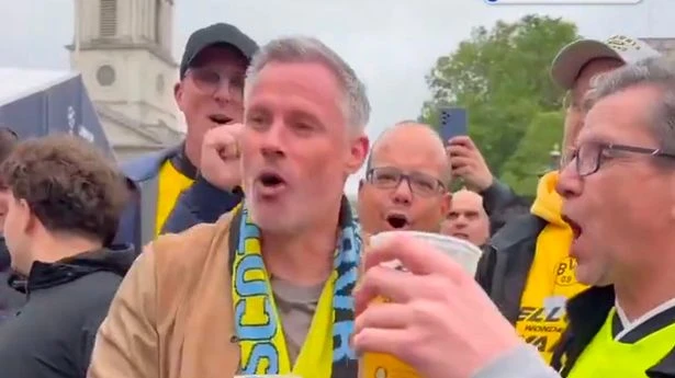VIDEO I Jamie Carragher pije u društvu navijača Borussije