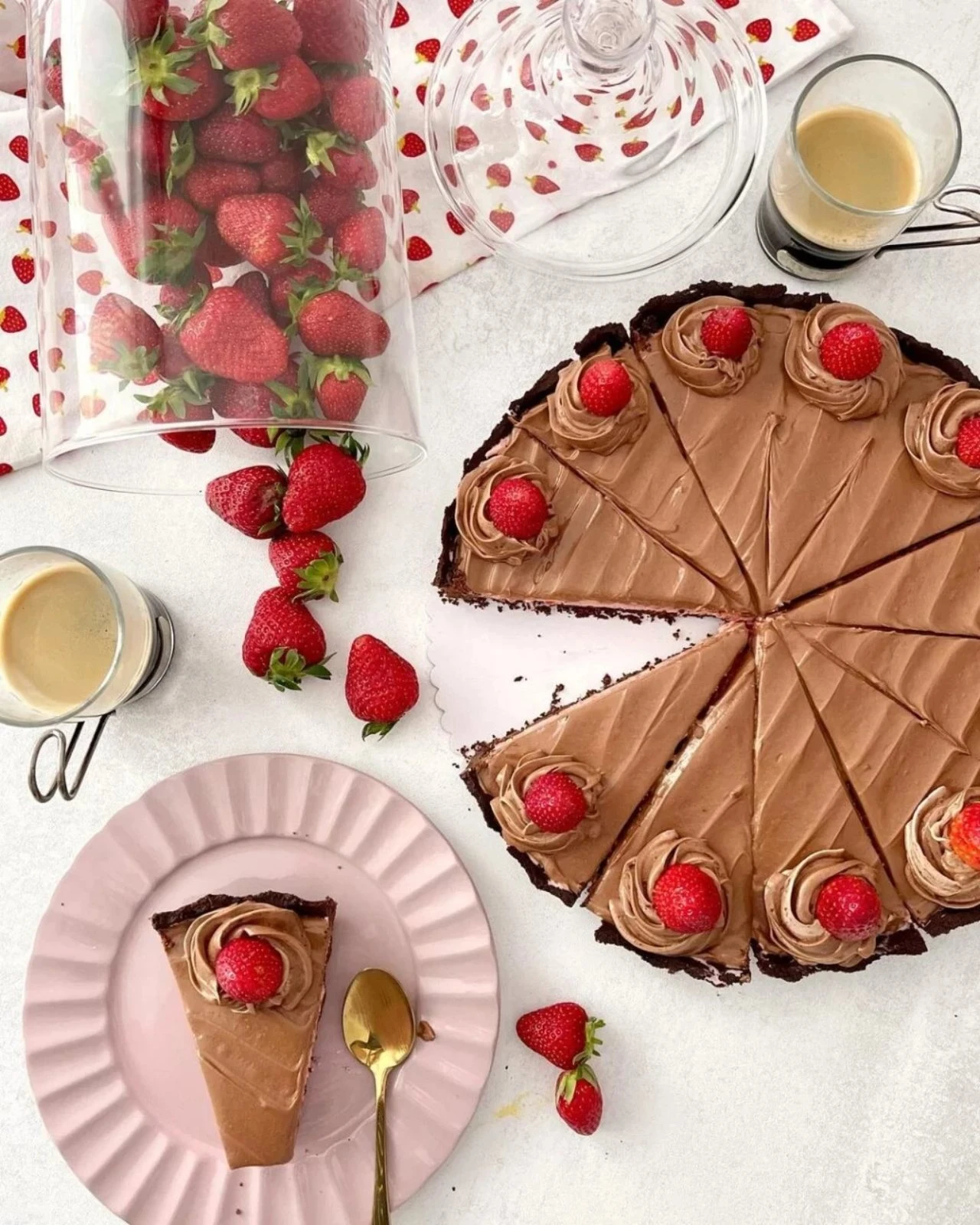 Vikend kolač: Tart s kremom od jagoda i čokolade