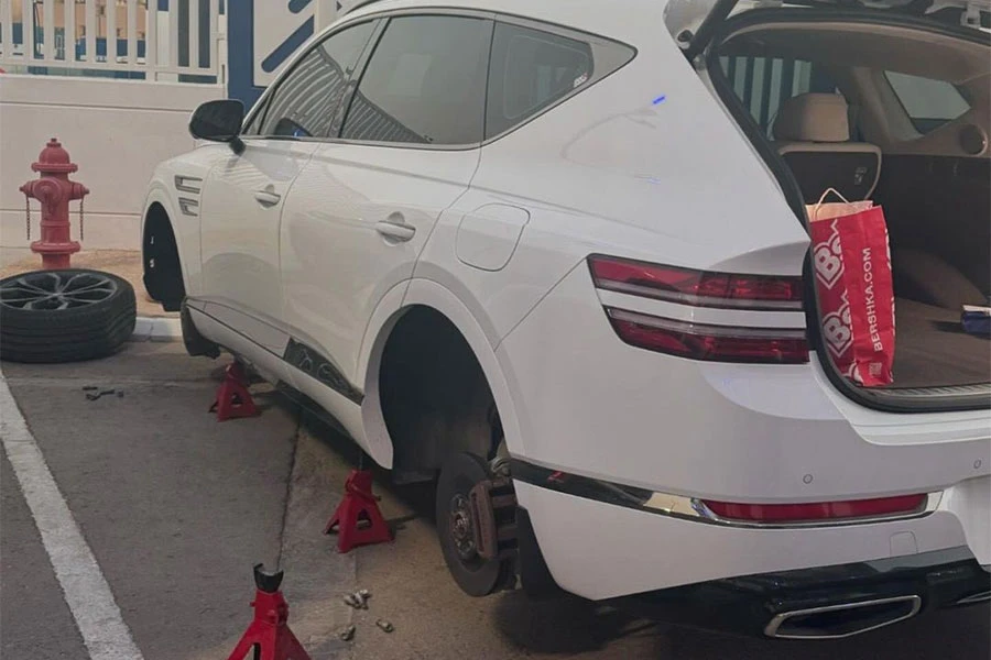 VIDEO | Neymar nožem izbušio gume na suigračevom automobilu