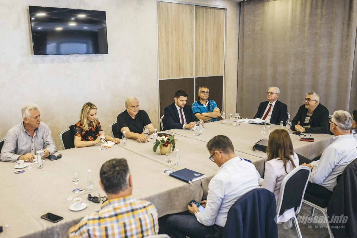O zdravstvu u HNŽ: Novca ima i za javne i privatne ustanove, nitko ne treba čekati na uslugu 
