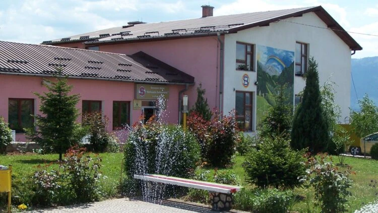U osnovnoj školi u Sarajevu ozlijeđen dječak - zadobio ozljede oštrim predmetom