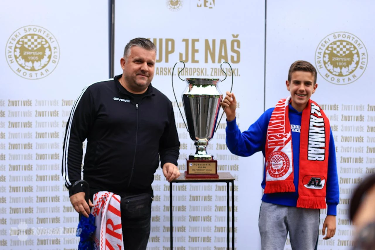 FOTO/VIDEO | Zrinjski slavi titulu prvaka Kupa BiH - Mostarci se fotkali sa peharom!