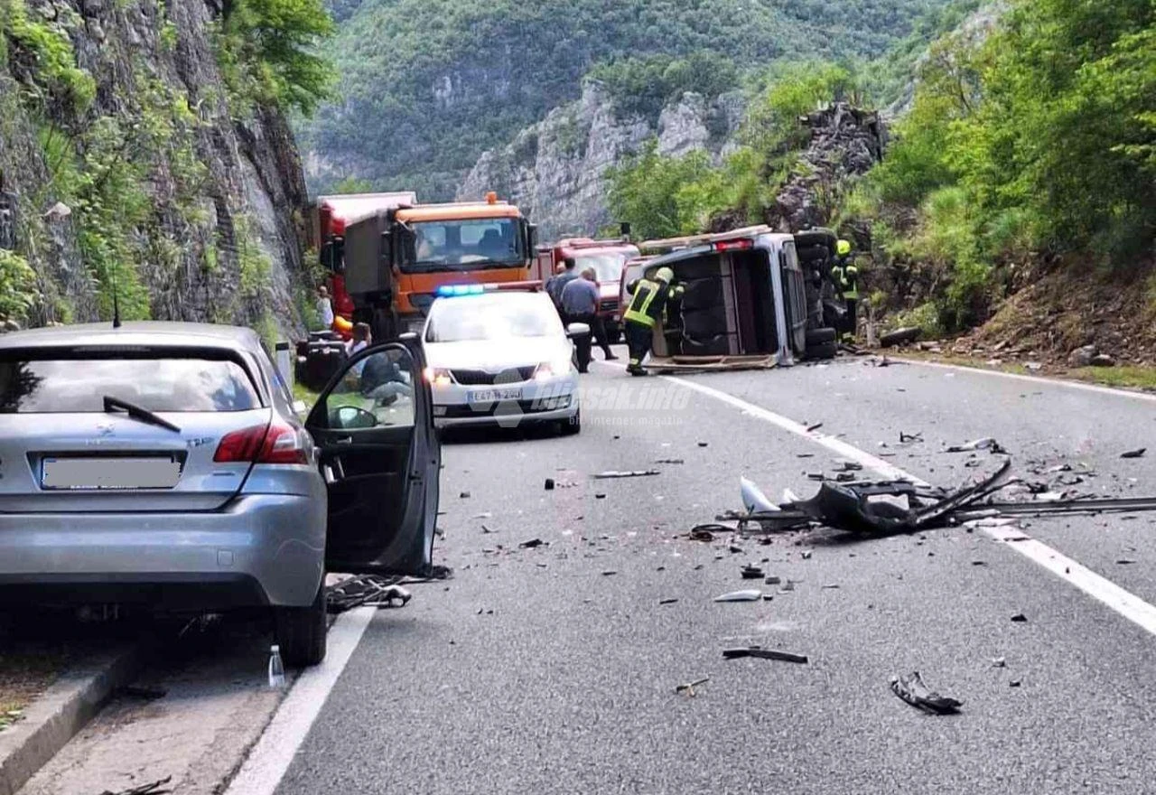 Detalji prometne nesreće: U sudaru kombija i automobila ozlijeđeno više osoba