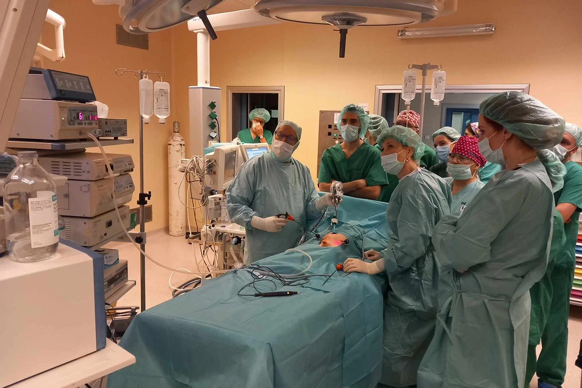 SKB Mostar: Tijekom Simpozija iz dječje kirurgije i urologije izvest će se 14 zahtjevnih operacija