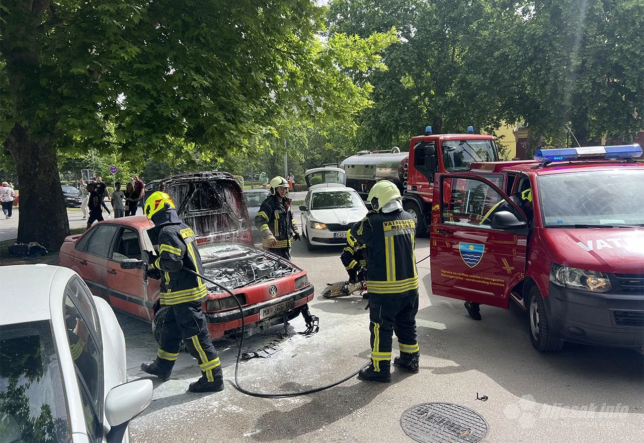 FOTO Mostar: Požar na automobilu na Rondou