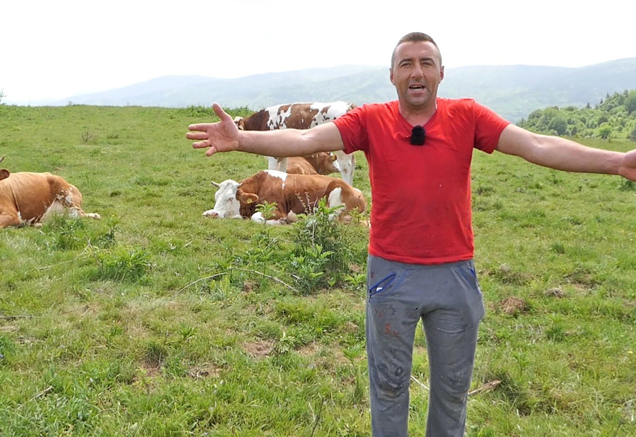 VIDEO | Ovakvog domaćina nema nigdje, čuva ovce, krave, dočekuje goste uz janjetinu
