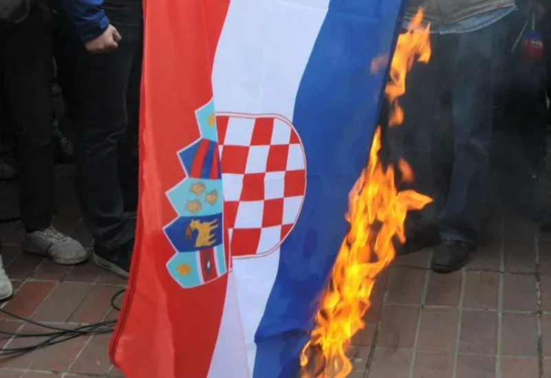 U zatvor jer je zapalio zastavu RH - sve snimio i objavio na mreže