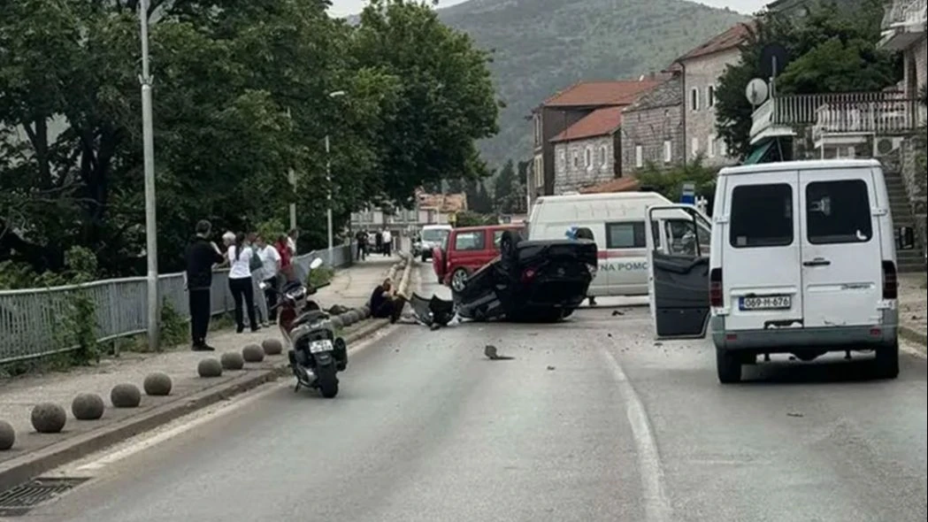 Trebinje: 18-godišnjak poginuo u prometnoj nesreći