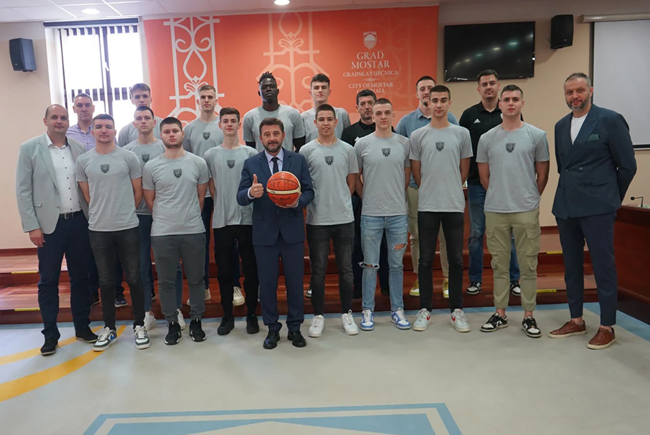 Košarkaši u mostarskoj Vijećnici