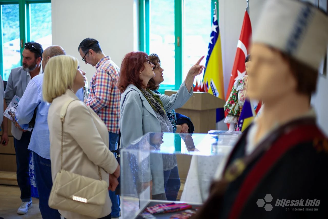 FOTO | Osmanski utjecaj na hrvatske narodne nošnje: Izložba stigla u Mostar