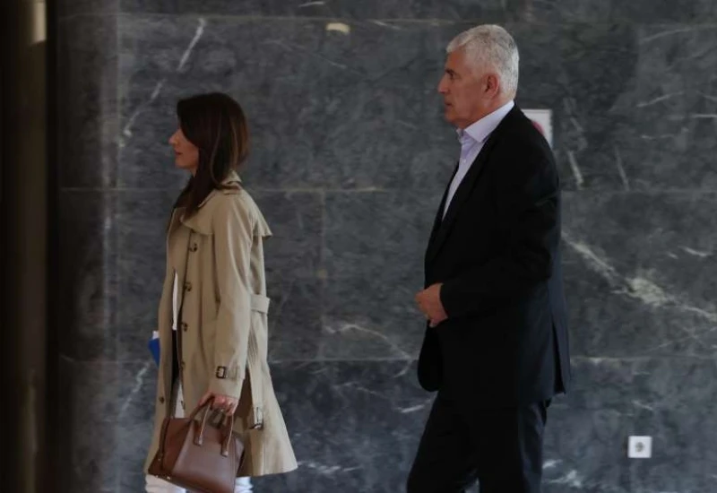 Počeo sastanak HDZ-a, Trojke i SNSD-a