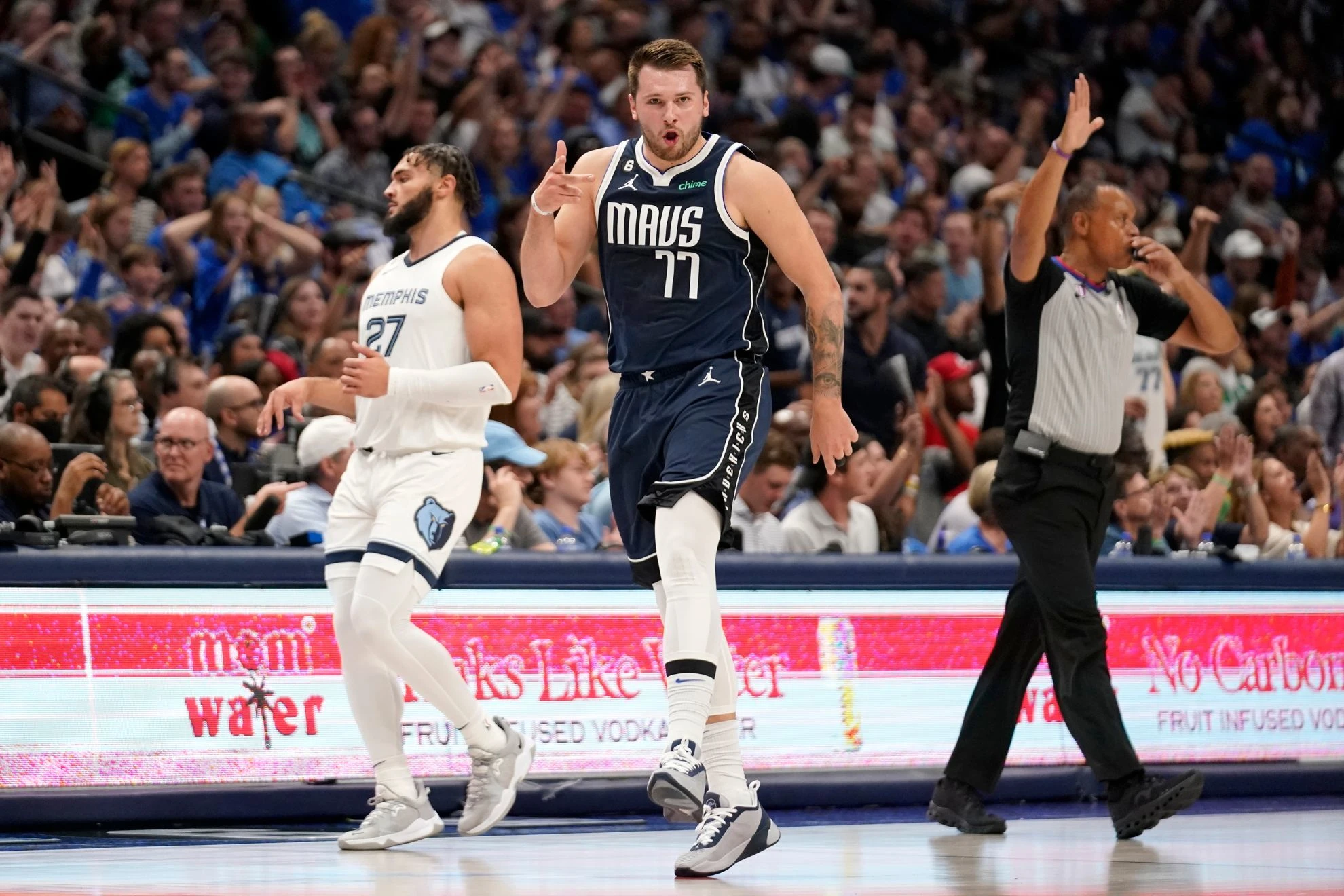VIDEO I Dallas i Boston vode u seriji
