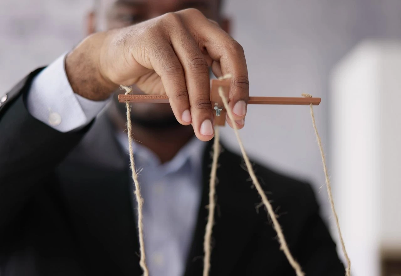 9 načina da se suprotstavite manipulatoru, a da ne izgubite živce