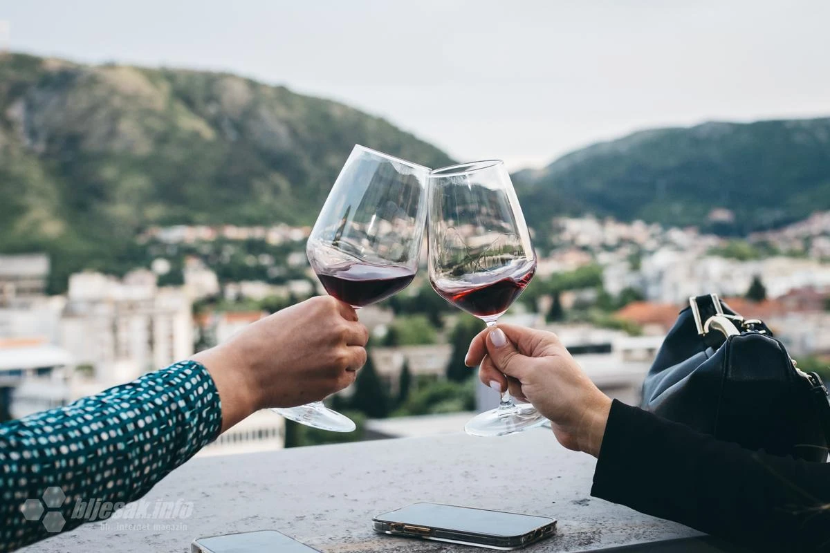 Herzegowine Festival Vina 2024.: Mostar očarao posjetitelje ukusima i ambijentom
