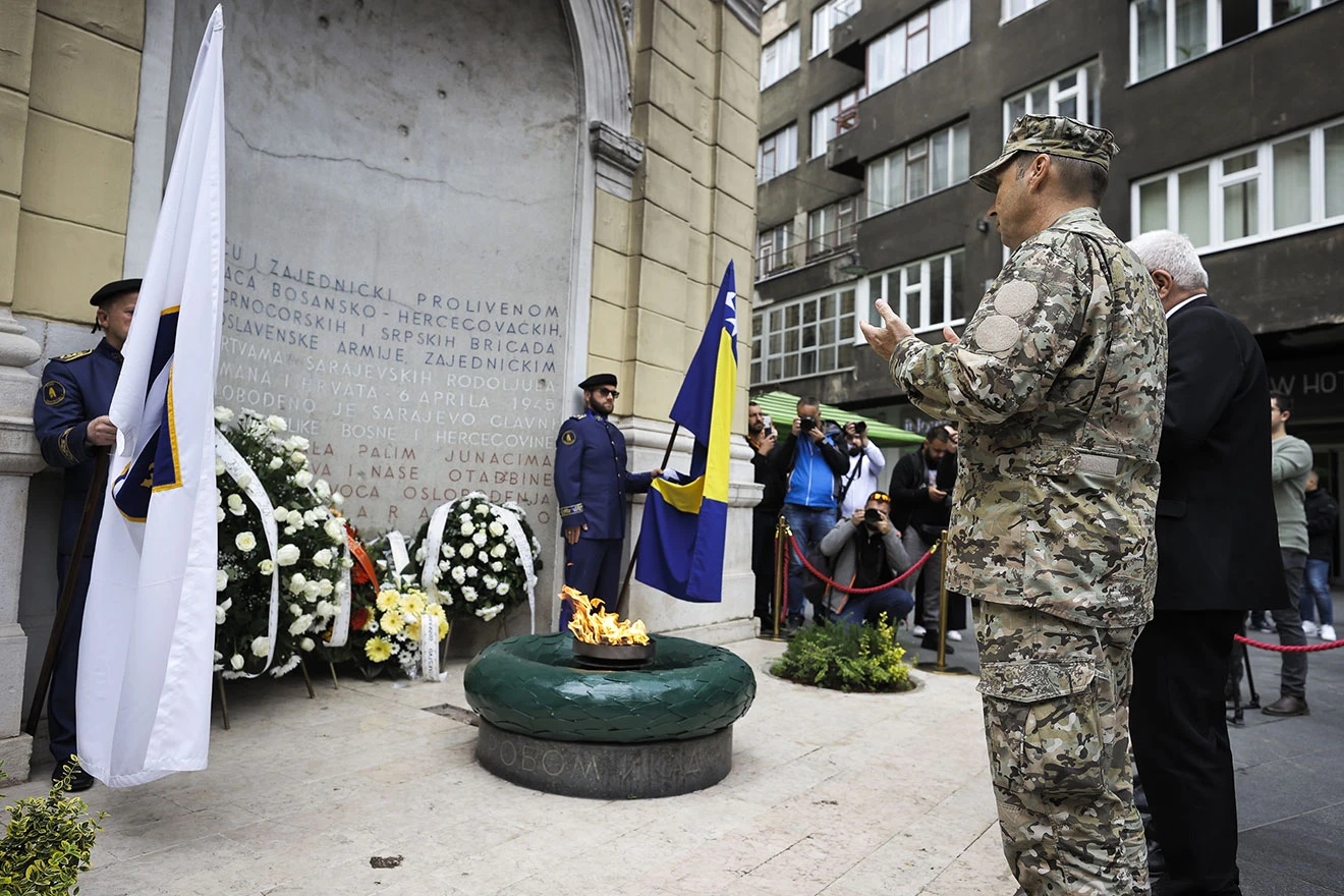 Polaganjem cvijeća u Sarajevu obilježen Dan pobjede nad fašizmom, Dan Europe i Dan Zlatnih ljiljana