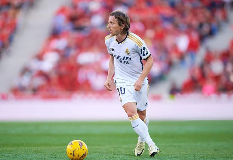 Van Nisterlrooy: Modrić treba završiti karijeru u Realu