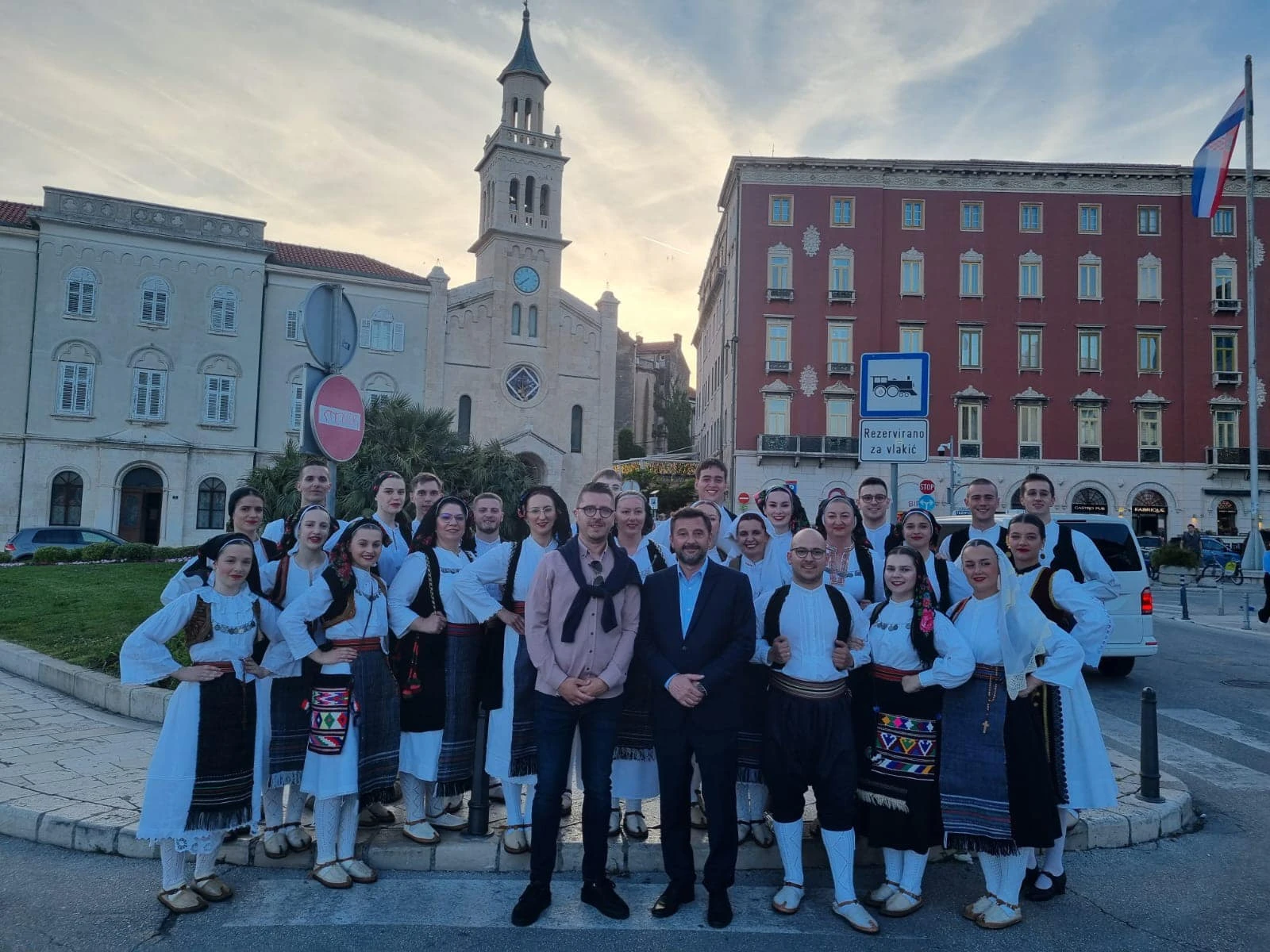 Mostarski i Splitski folkloraši zajedno napravili spektakularan koncert u Splitu