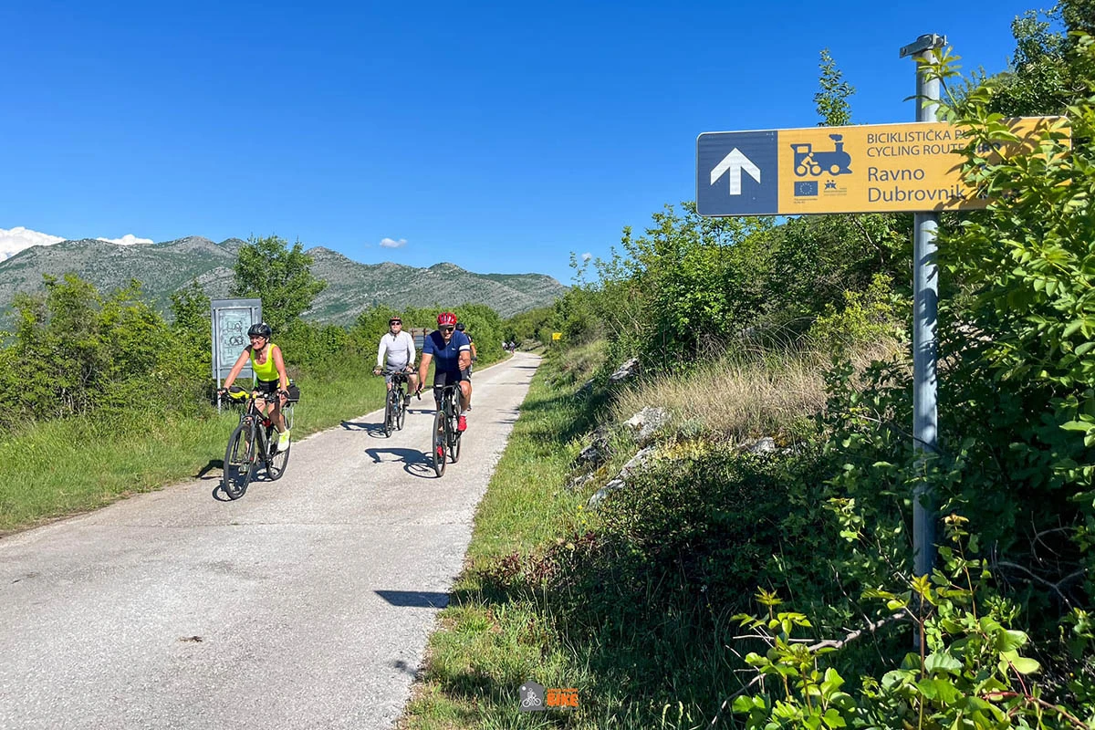 FOTO | Više od stotinu biciklista na Ćiro biciklijadi od Hutova do Ravnog