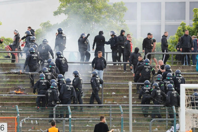 Neredi u Njemačkoj, 155 policajaca ozlijeđeno
