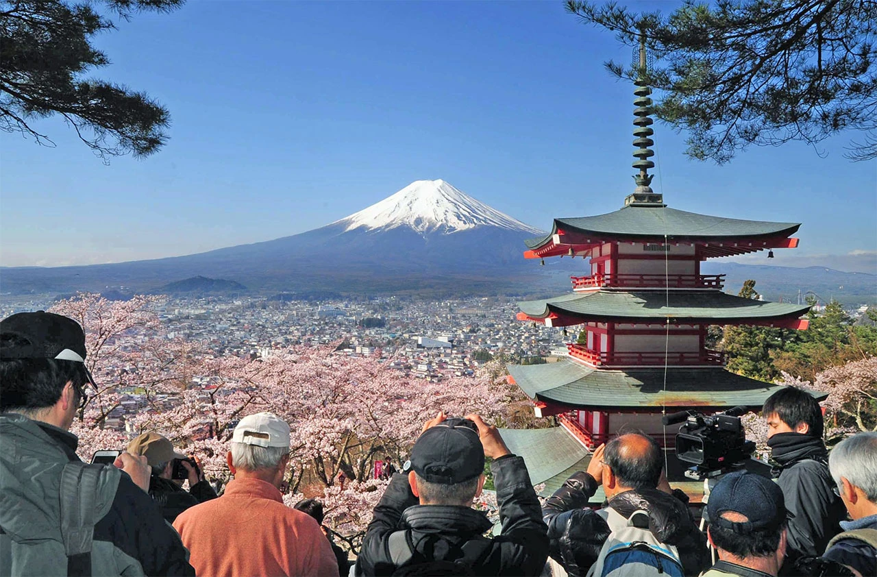 Japanski gradić podiže ogradu, ne žele da turisti fotografiraju mitsku planinu