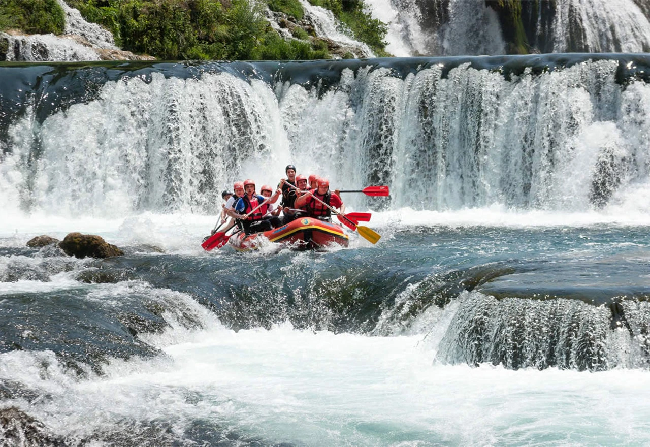 Studentska regata na Uni u organizaciji Bijelog Una Rafting Centra u Bihaću