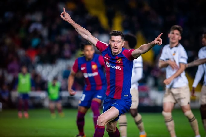 VIDEO I Barcelona preokretom do važne pobjede, Valenciji isključen vratar