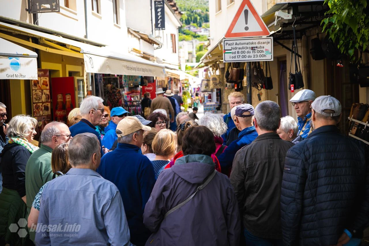 FOTO | Svakim danom sve je više turista u Starom gradu