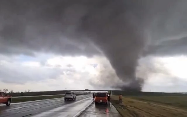 Tornada uništavaju zgrade i kuće u državama Nebraska i Iowa