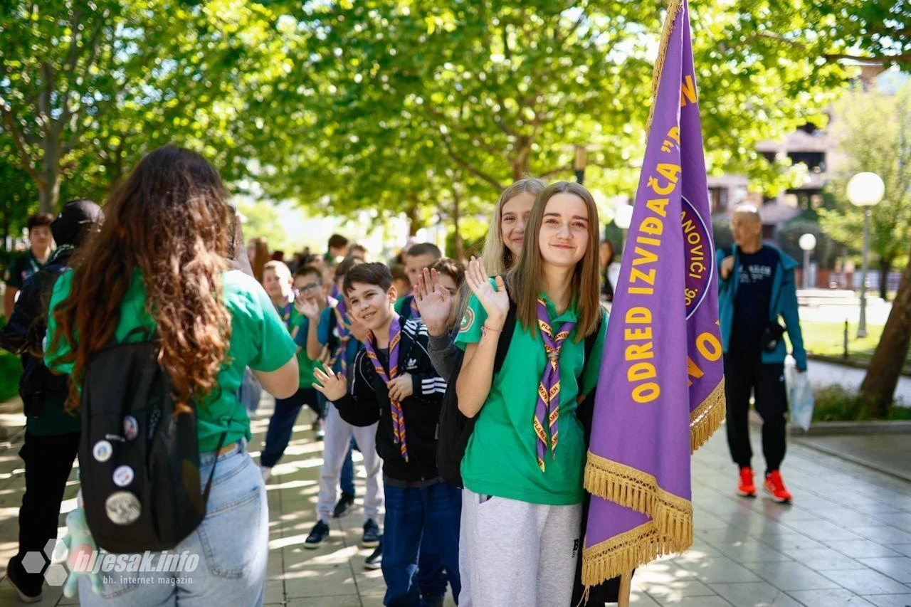 FOTO | Šarene marame preplavile Mostar - Stigli izviđači! 