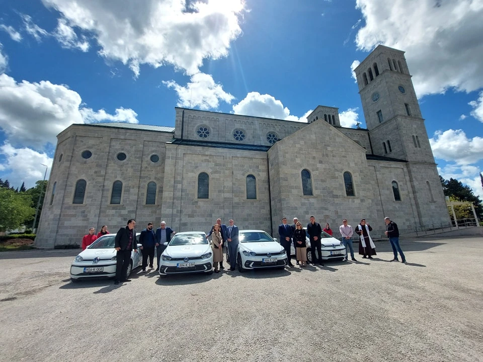 Uručena i blagoslovljena dva nova automobila za projekt ''Širokobriješke sestre kućna njega''