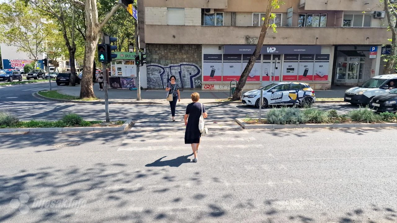 Bijelit će se | Mostar iscrtava horizontalnu prometnu signalizaciju 