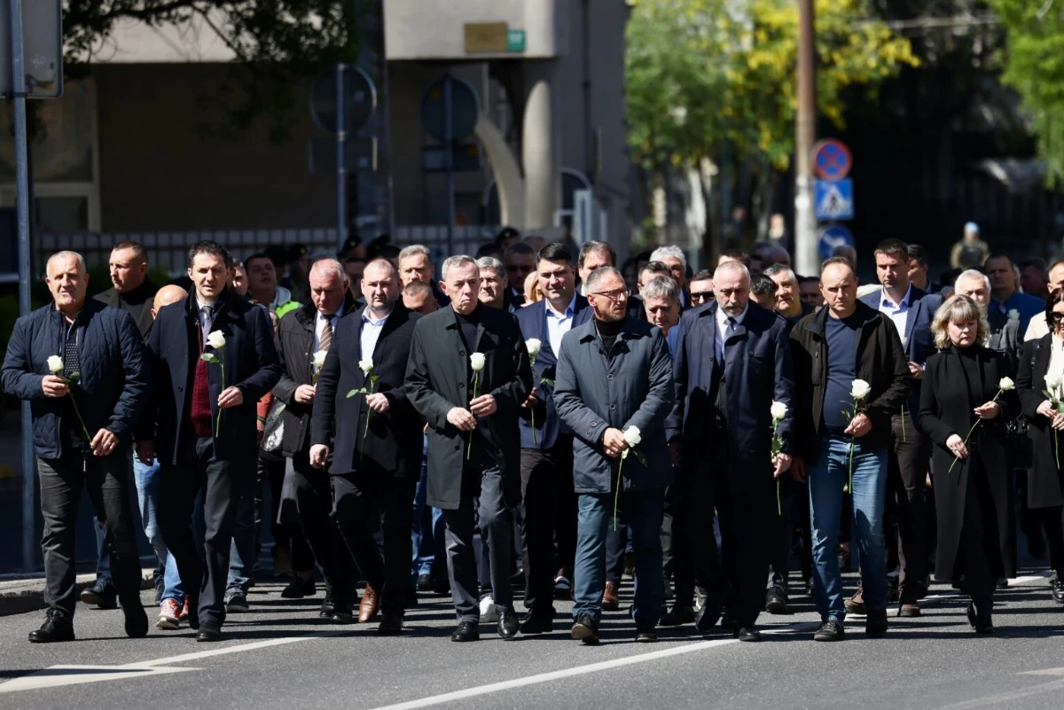 Predstavnici RS-a položili cvijeće u bivšoj Dobrovoljačkoj ulici - ''Sudbina je da živimo ovdje''