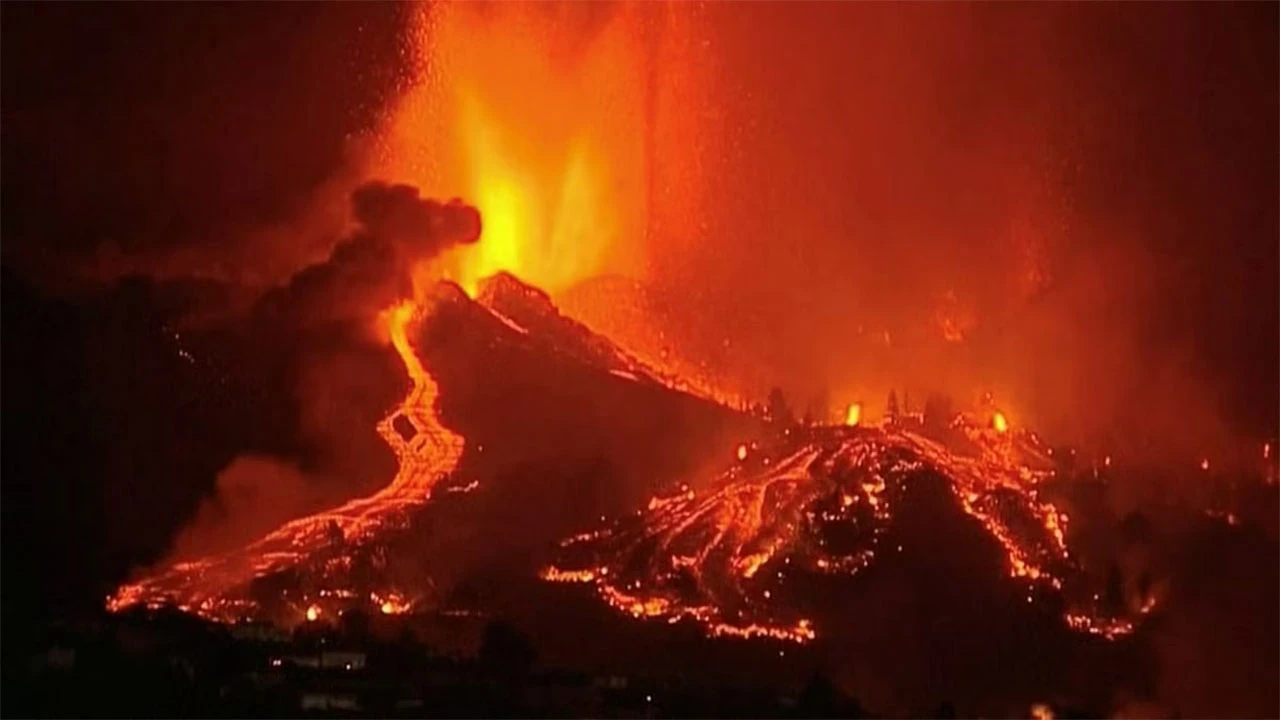 Stotine evakuirane nakon erupcije vulkana u Indoneziji