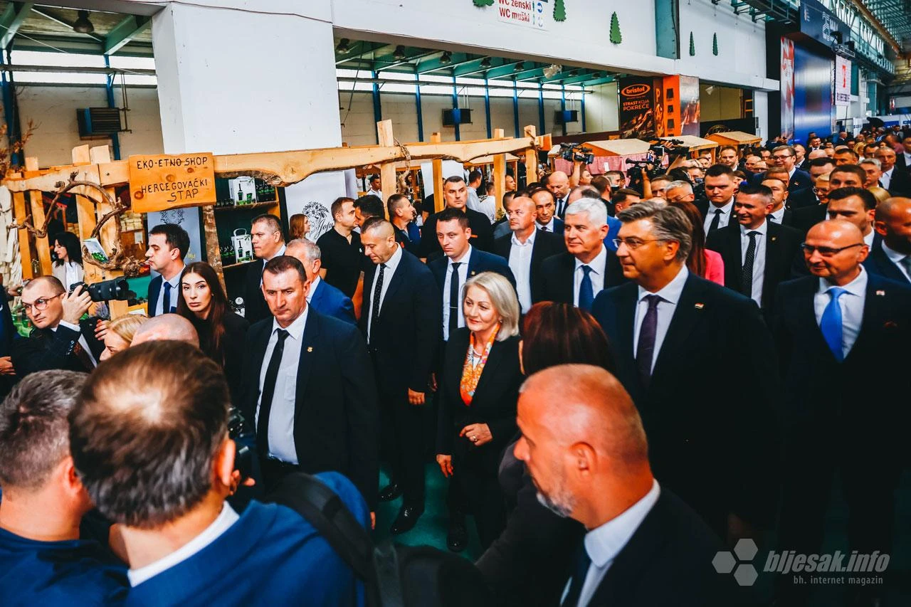 FOTO GALERIJA Nakon ceremonije otvaranja, šetnja Sajmom