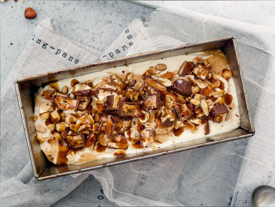 Jednostavni recept za domaći Snickers sladoled 
