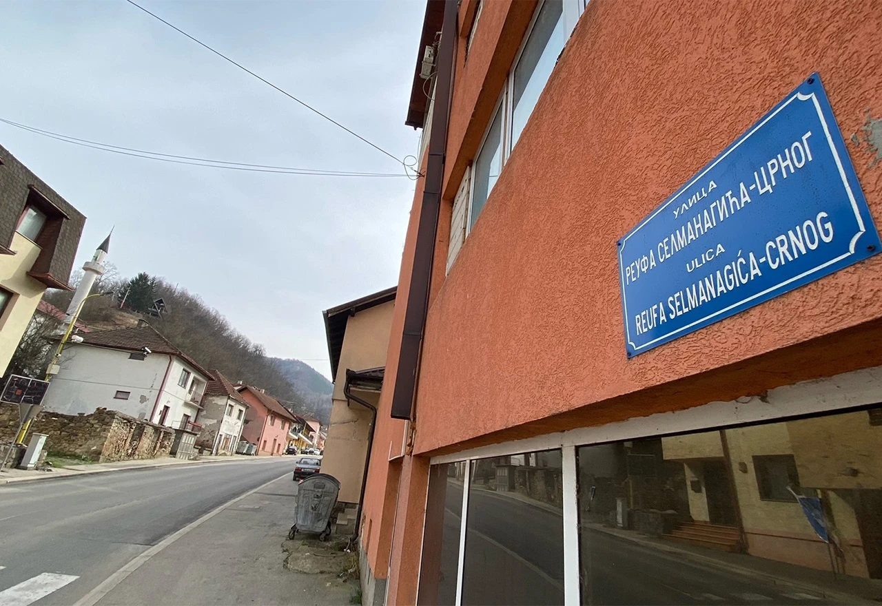 Ulice u Srebrenici protiv pomirenja