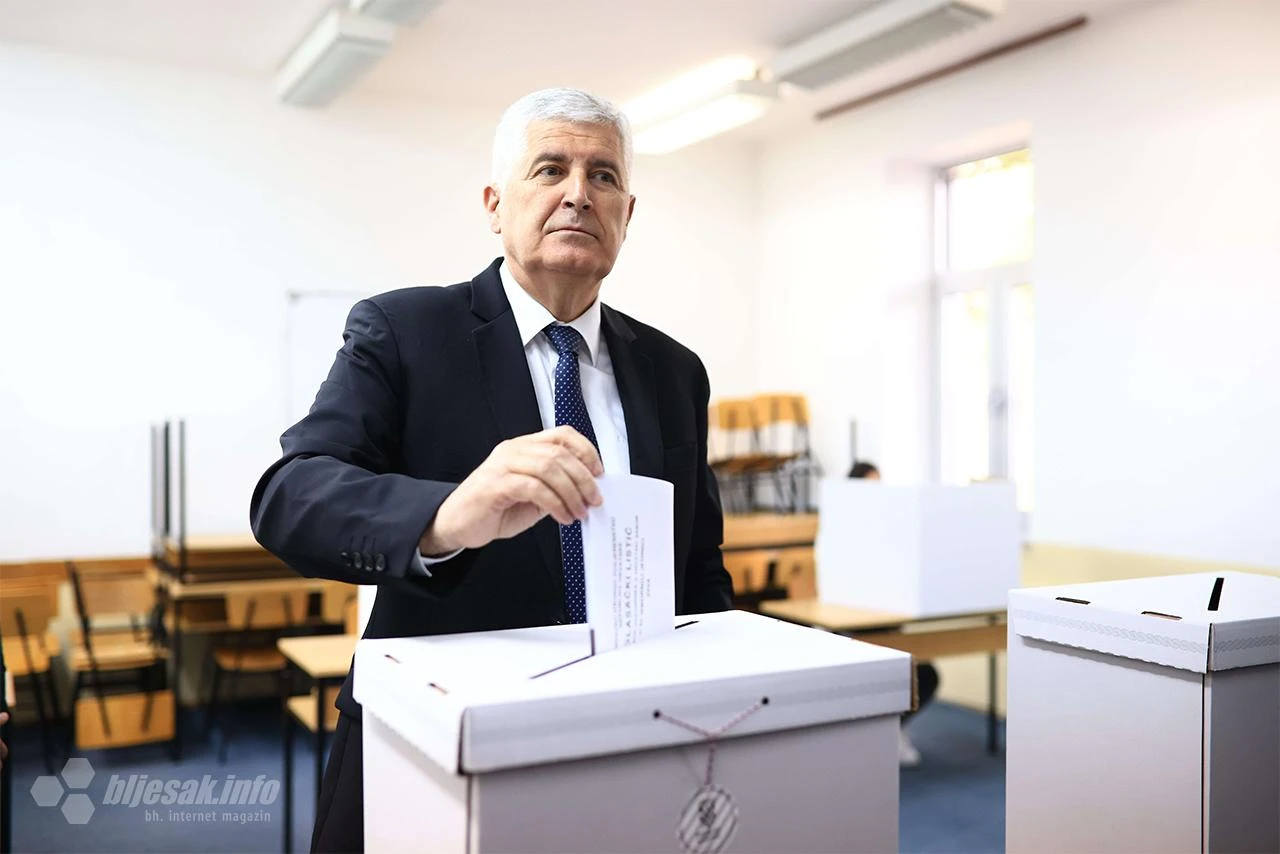 FOTO | Čović glasovao za Sabor RH: ''Danas je svetkovina''