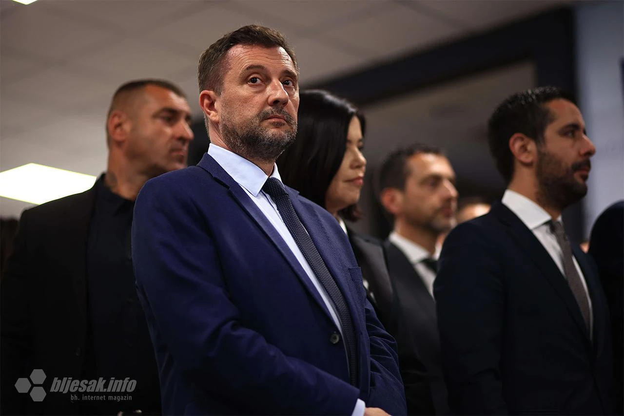 FOTO | Vučić u Mostaru: ''Koristit ću ovaj let za dolazak sa obitelji''