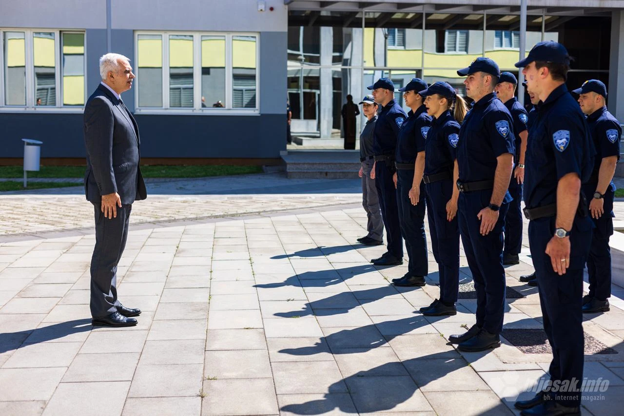 FOTO Mostar: SIPA predstavila deset novih policajaca