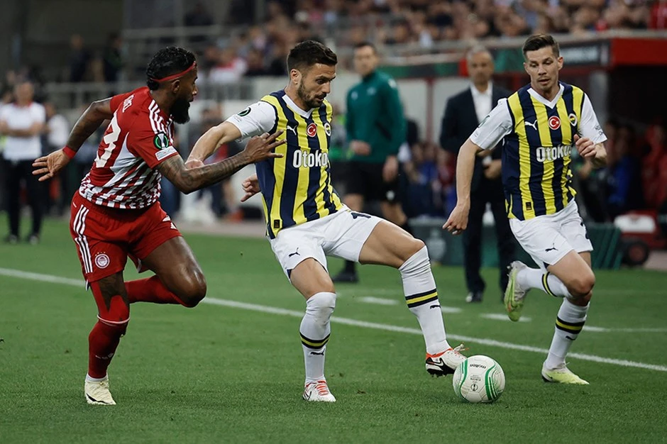 VIDEO I Olympiakos ispustio tri gola prednosti, Martinez zaustavio Lille