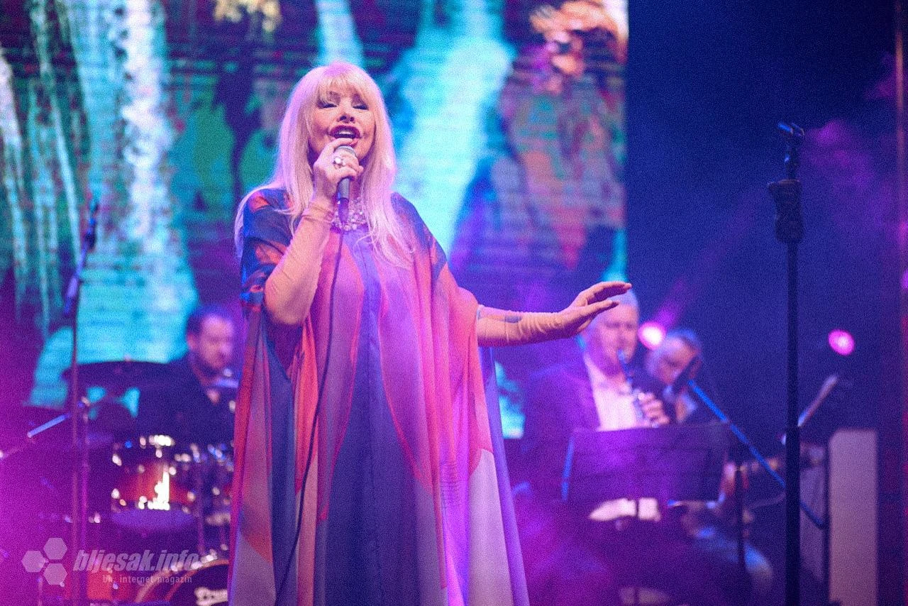 Bosanska diva poklonila Mostaru koncert pun ljubavi